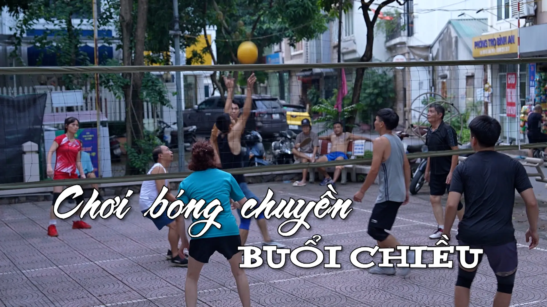 Chơi bóng chuyền buổi chiều | Nhịp sống Hà Nội | 15/08/2025